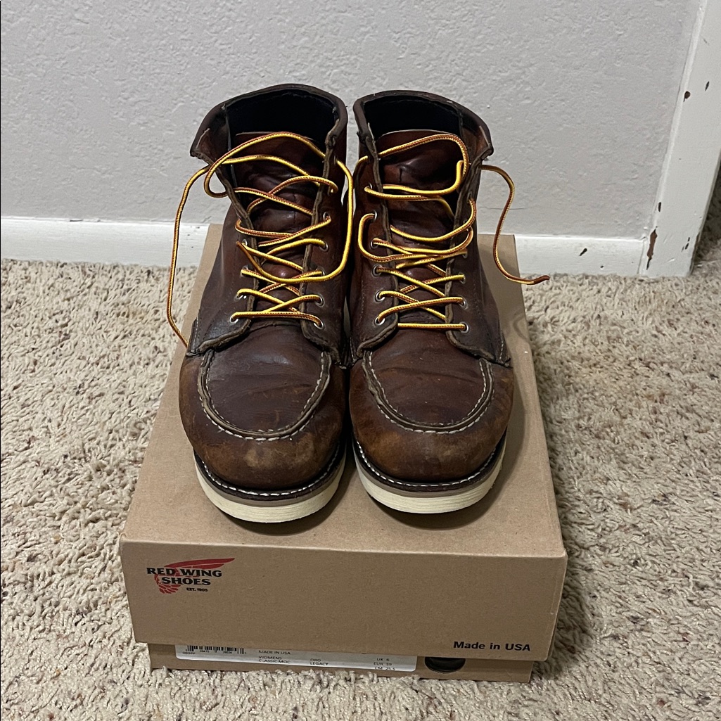 Red Wing Womenâs Classic Moc